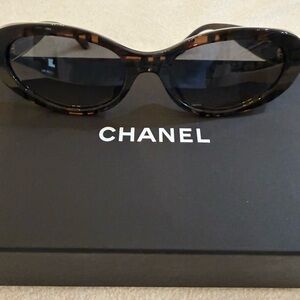 CHANEL Oval Women's Sunglasses In Dark Tortoise Plaid